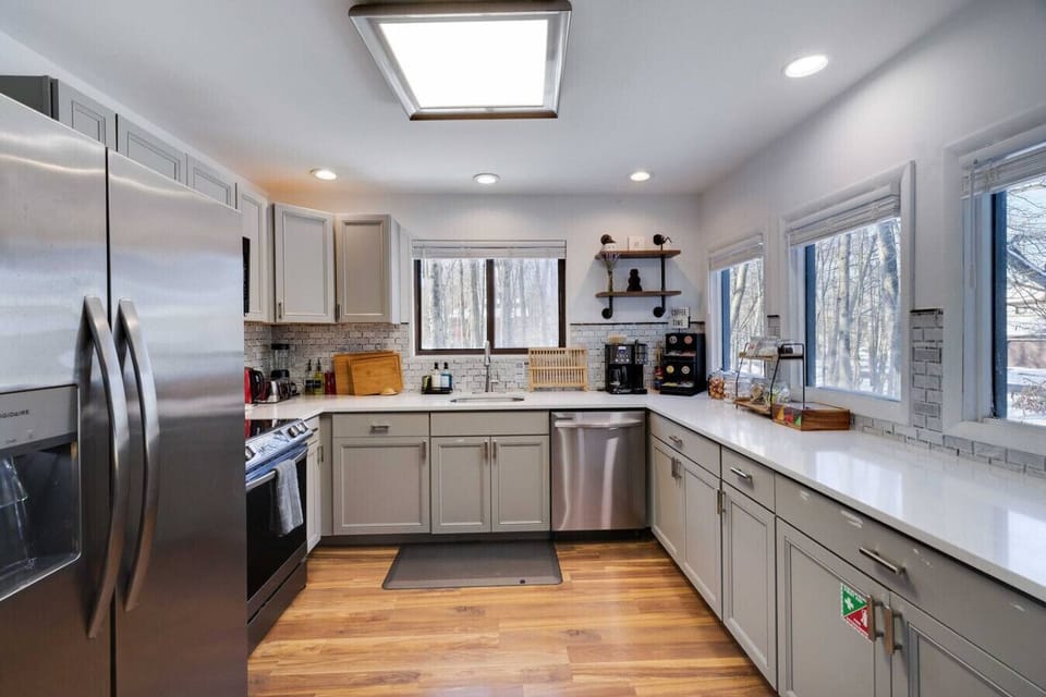 Newly Updated and Fully Stocked Kitchen