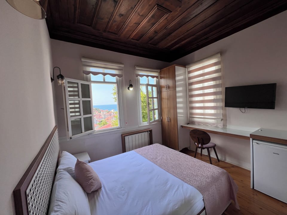 Standard Double Room, Garden View | In-room safe, laptop workspace, soundproofing, free WiFi