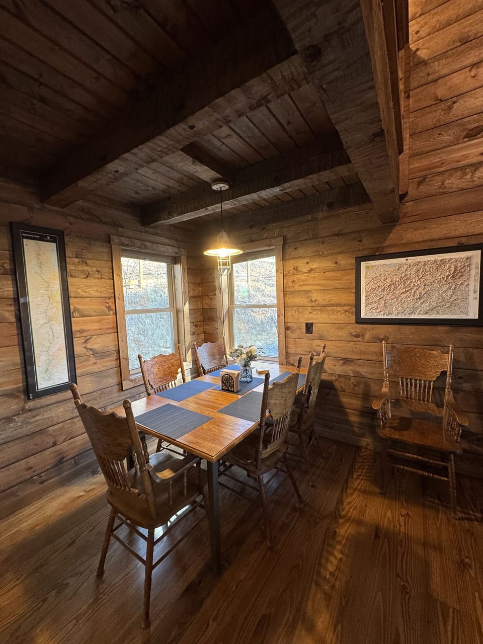 Dining Area - Dining room table with seating for 6 people.