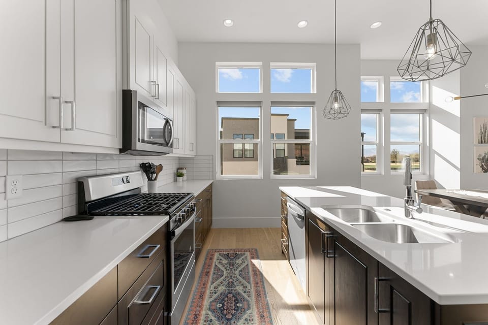 Condo, 3 Bedrooms | Private kitchen | Fridge, oven, coffee/tea maker, toaster