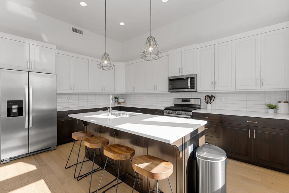 Condo, 3 Bedrooms | Private kitchen | Fridge, oven, coffee/tea maker, toaster