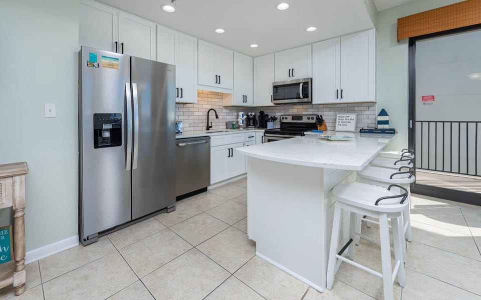 Condo, 3 Bedrooms | Private kitchen | Fridge, oven, coffee/tea maker