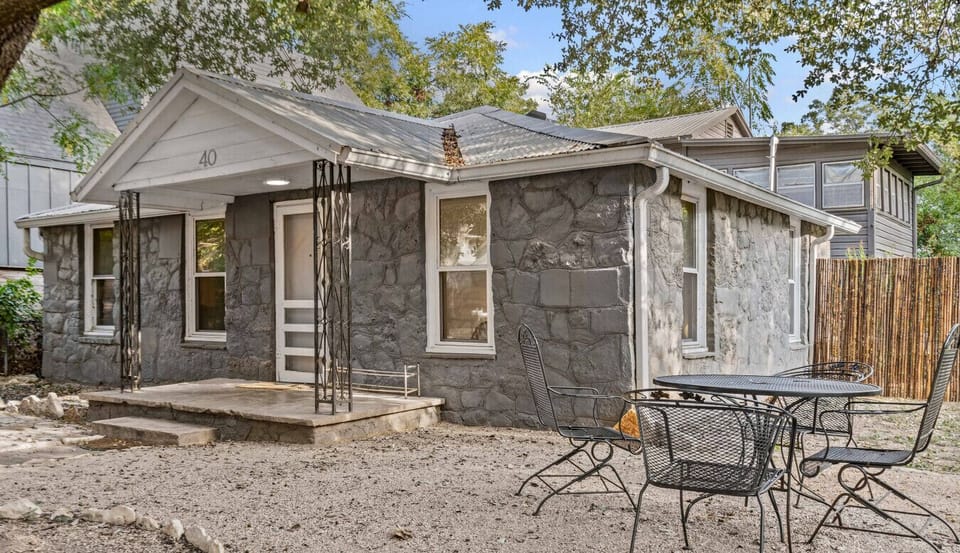 Unwind under grand oaks in your yard—perfect for coffee, outdoor dining, or soaking in the vibes.