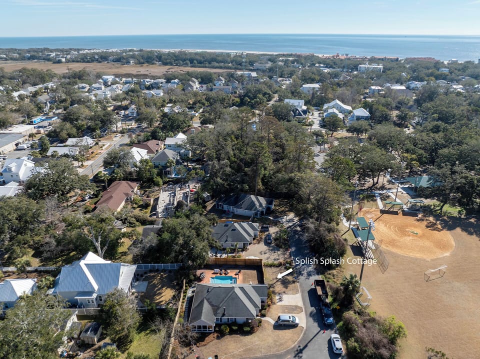 Splish Splash Cottage - Midway to the Beach and Village