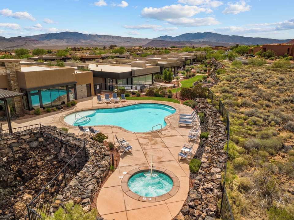 Community Pool & Hot Tub