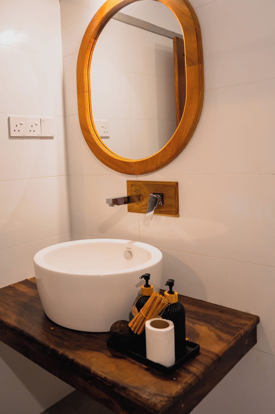 Deluxe Double Room | Bathroom | Shower, towels, soap, shampoo