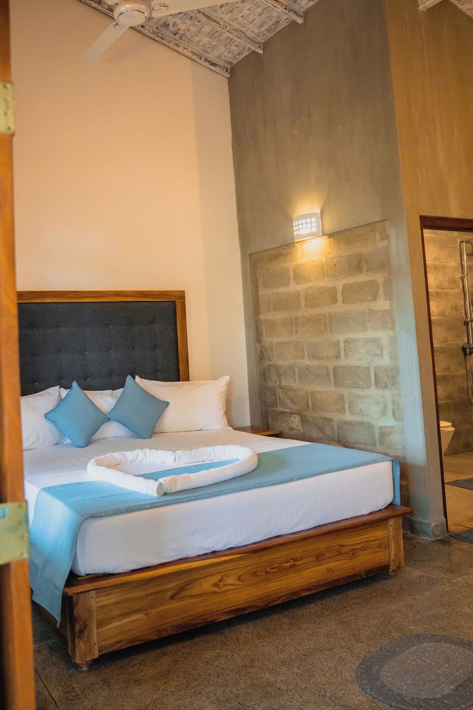 Deluxe Double Room | Desk