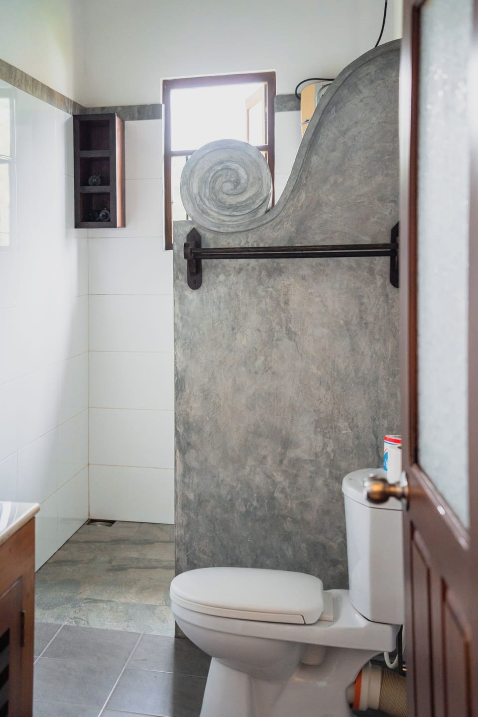 Deluxe Double Room | Bathroom | Shower, towels, soap, shampoo