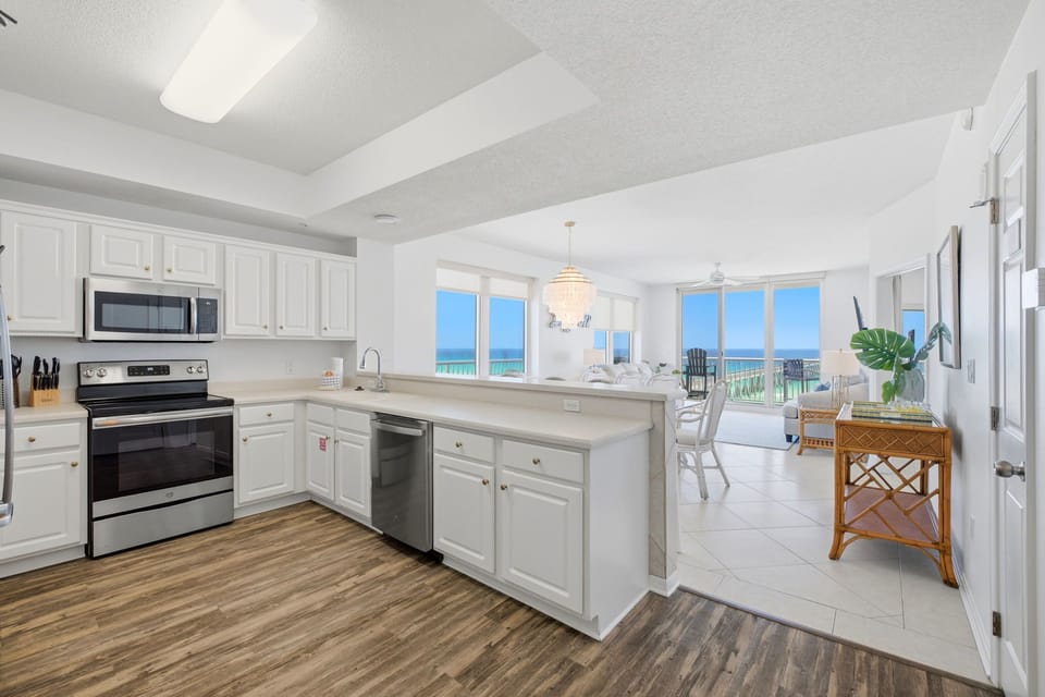 Full kitchen