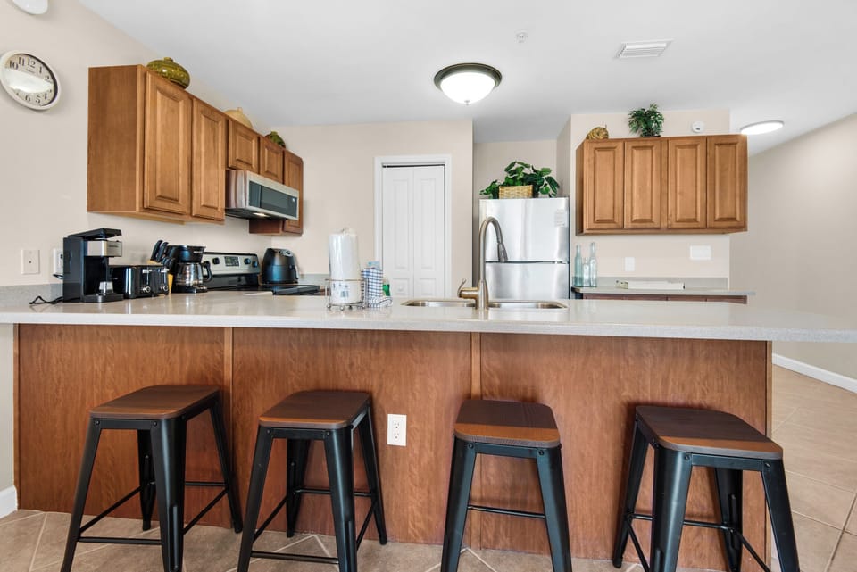 Eat-in bar seating