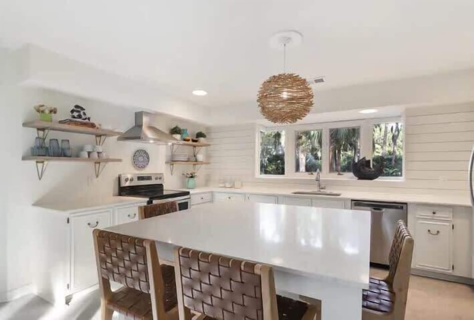 Bright, open layout ideal for entertaining