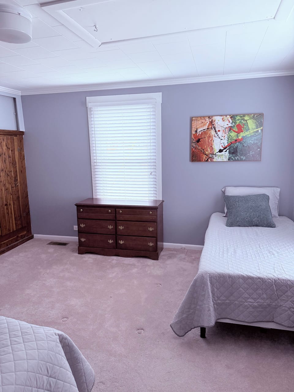 Bedroom 2. (continued) Twin Bed, 2 dressers. 