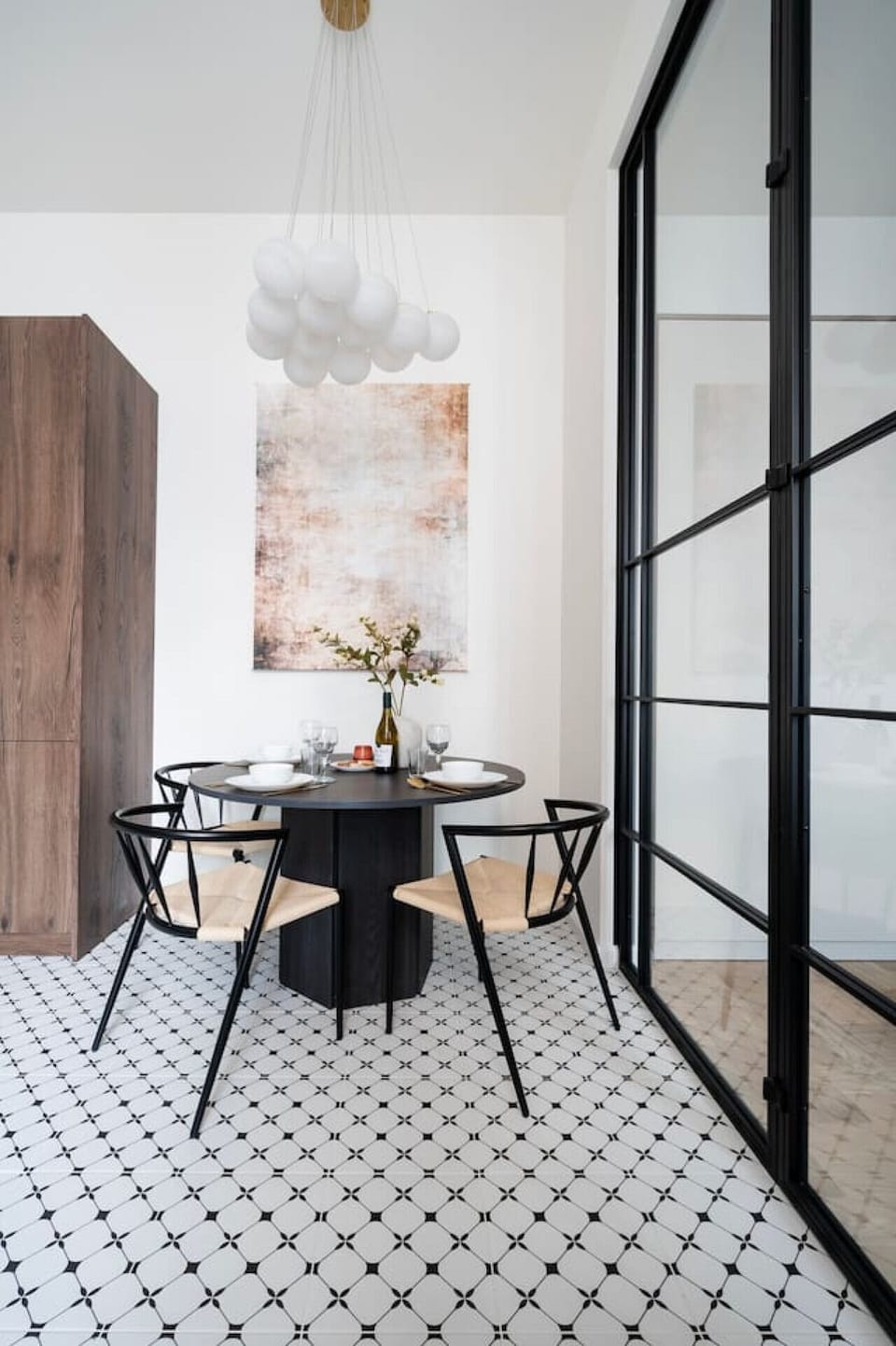 Dining Area | Book Now with RENTUJEMY.COM