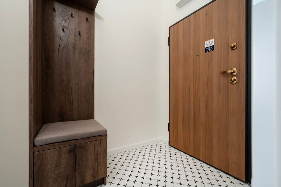 Wardrobe | Book Now with RENTUJEMY.COM