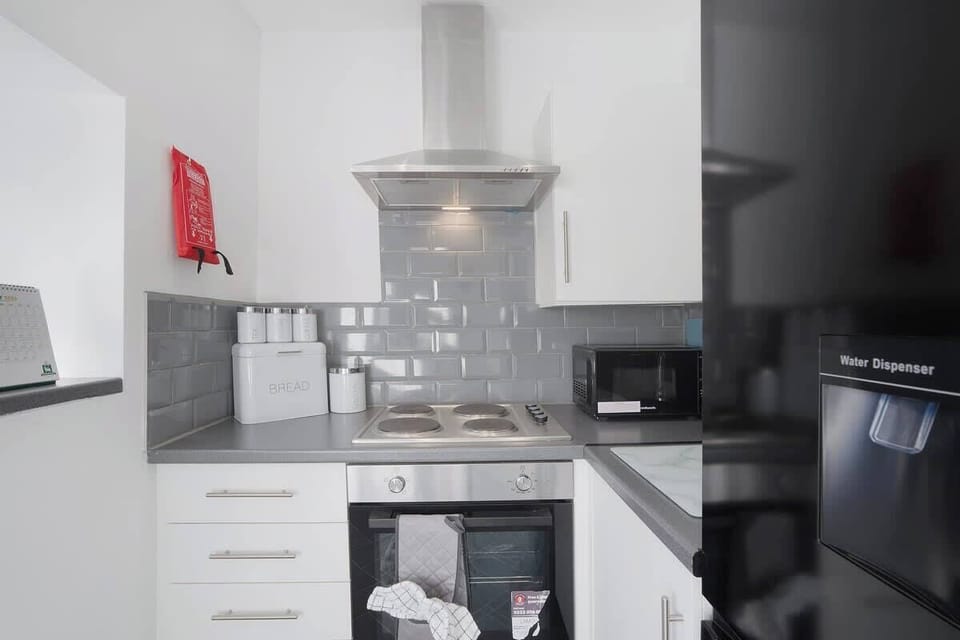 Make yourself at home with a kitchen featuring a washer & dryer, oven, fridge, and everything needed for cooking and dining, offering practicality and comfort throughout your stay.