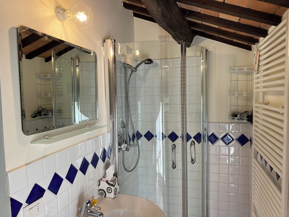 Quadruple Room, Private Bathroom, Garden View | Bathroom | Shower, hair dryer, bidet, towels
