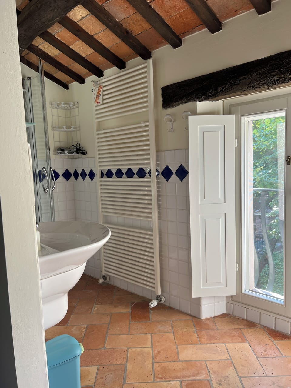 Quadruple Room, Private Bathroom, Garden View | Bathroom | Shower, hair dryer, bidet, towels