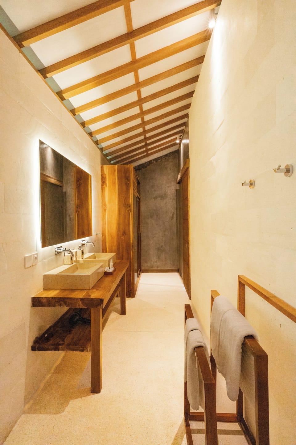Deluxe Double Pool Access with Sea View | Bathroom | Shower, free toiletries, hair dryer, bathrobes