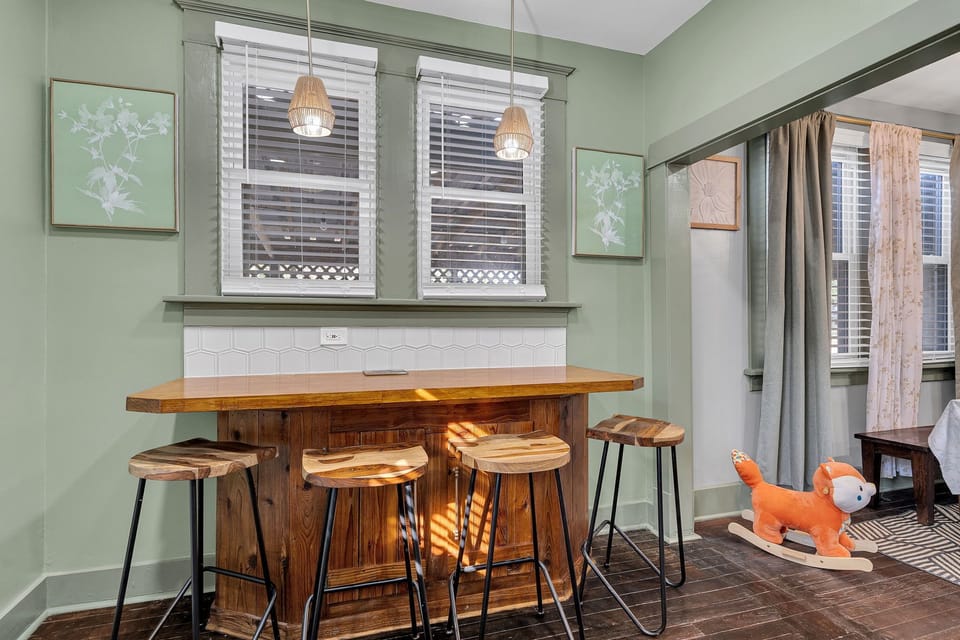 Breakfast nook