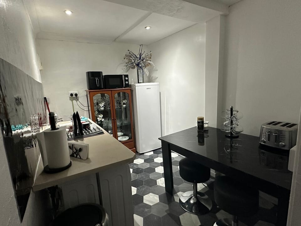 House | Private kitchen | Fridge, microwave, electric kettle, toaster