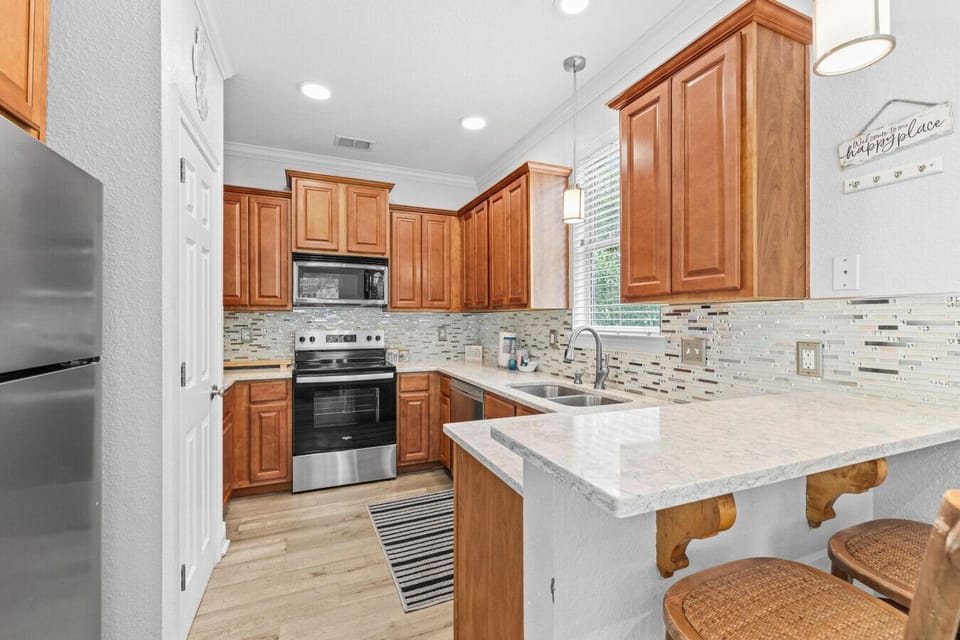 Whether you`re a chef or a snacker, this kitchen has you covered.