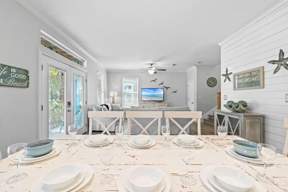 Where meals turn into memories—gather ‘round and dig in.