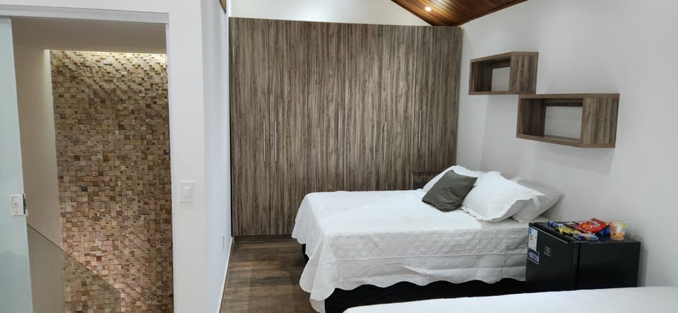 Family Room, 1 Bedroom | Bathroom | Towels, soap, shampoo, toilet paper
