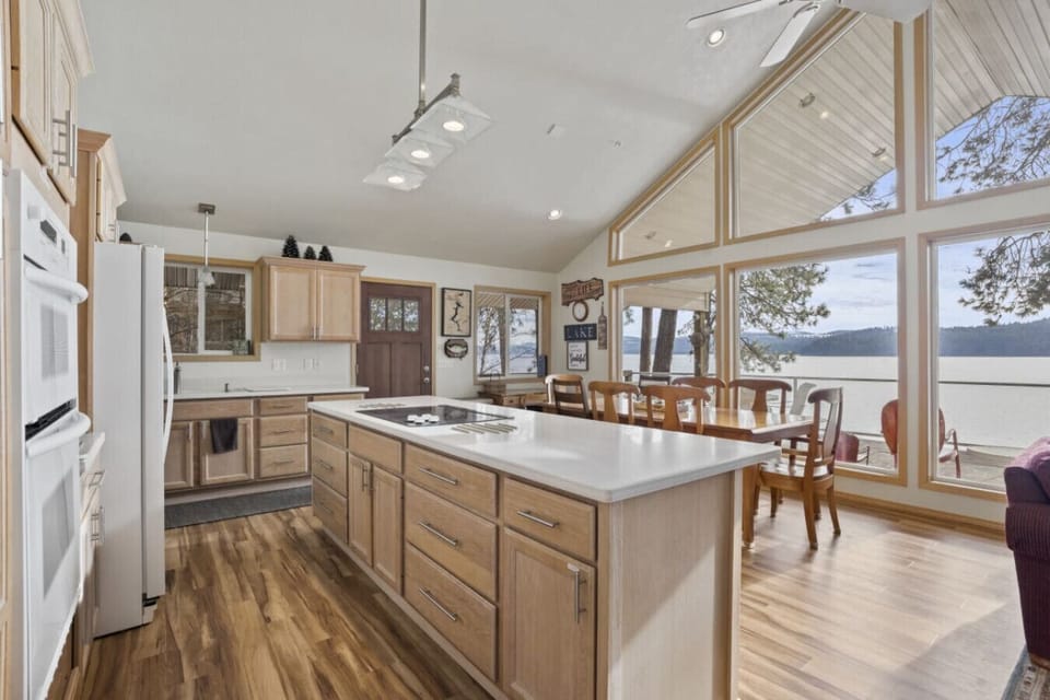 Cozy, welcoming, and perfectly positioned right on the shoreline in beautiful Windy Bay.