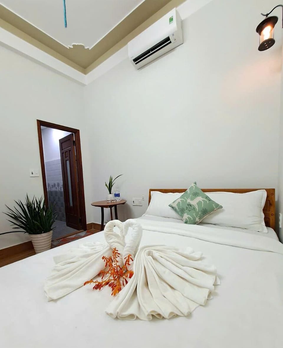 Deluxe Room, Balcony, Mountain View | Hypo-allergenic bedding, soundproofing, free WiFi