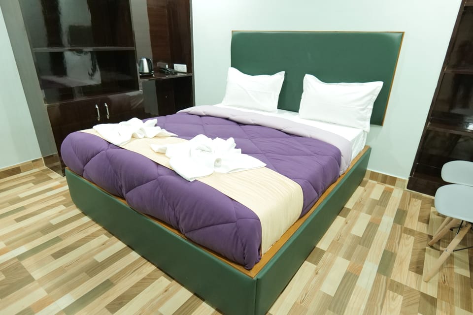 Deluxe Triple Room | Desk, laptop workspace, free WiFi