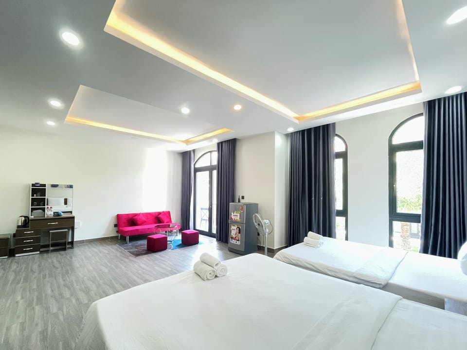 Family Double Room | Individually decorated, desk, iron/ironing board