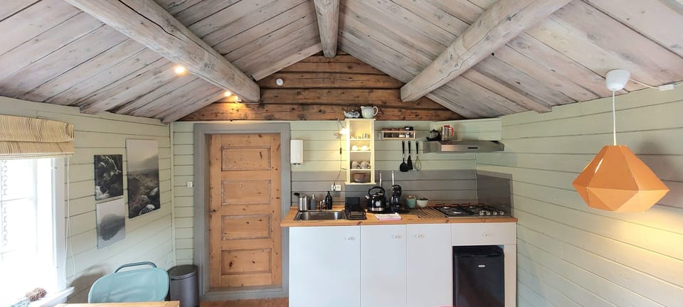 Traditional Cabin, Patio, Mountain View | Private kitchen | Highchair