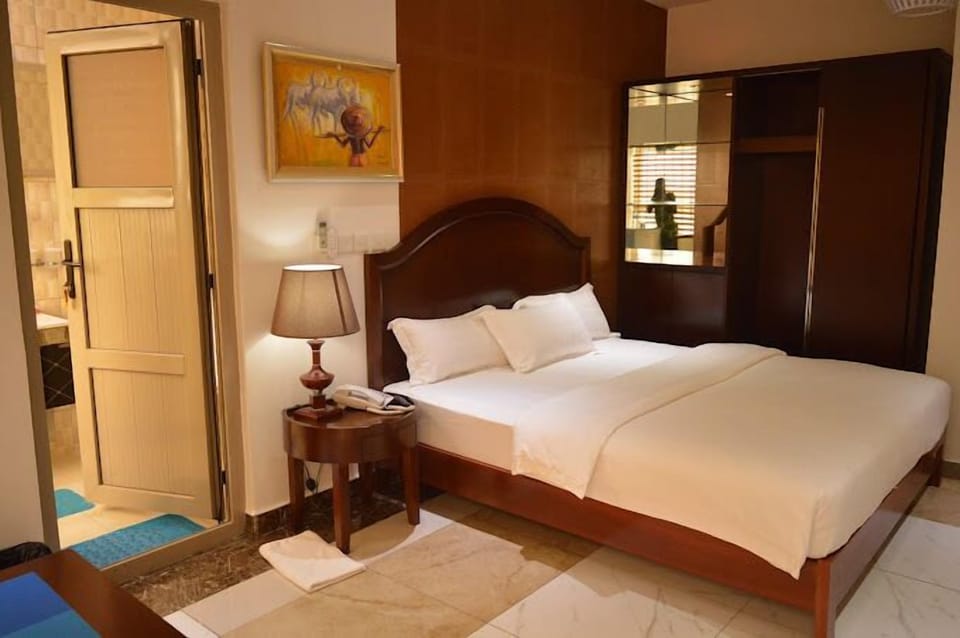 Deluxe Room, Balcony, City View | Desk, laptop workspace, soundproofing, free WiFi
