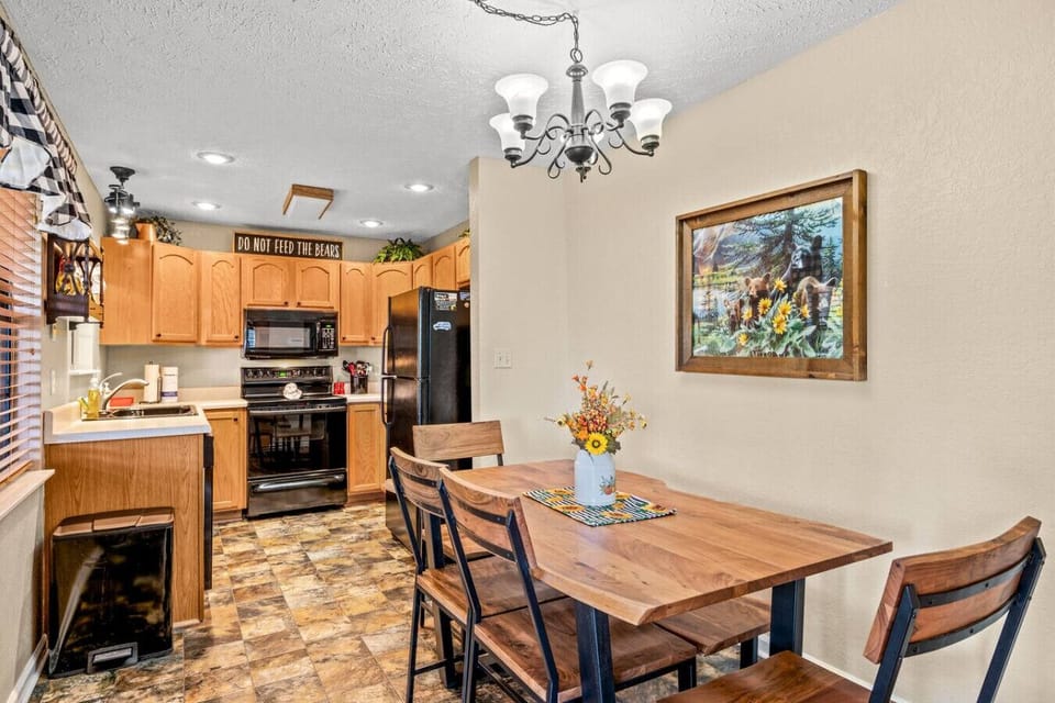 The kitchen is fully equipped with everything you need to make meals inside the cabin or enjoy takeout from any of the wonderful local restaurants.