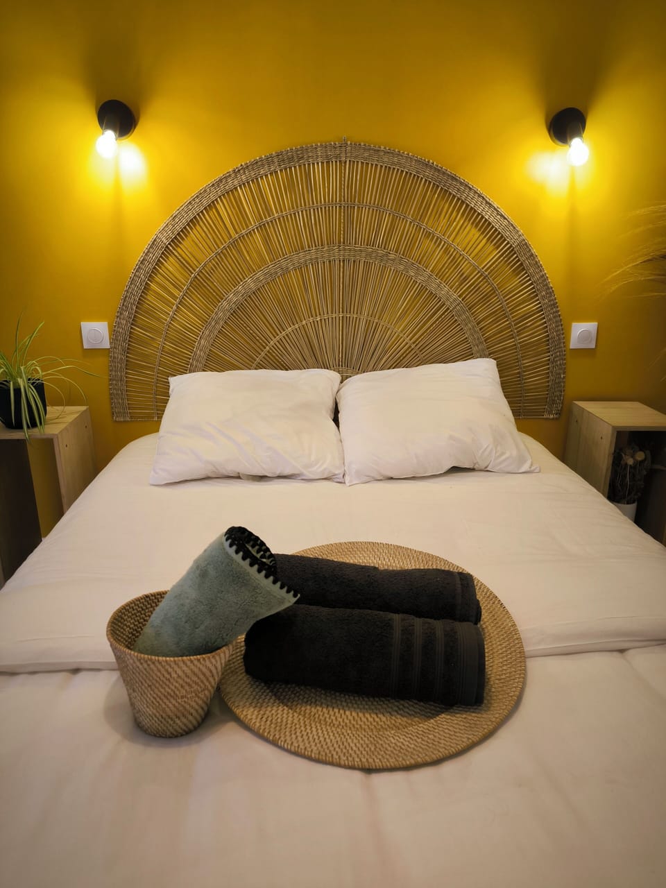 Free WiFi, bed sheets