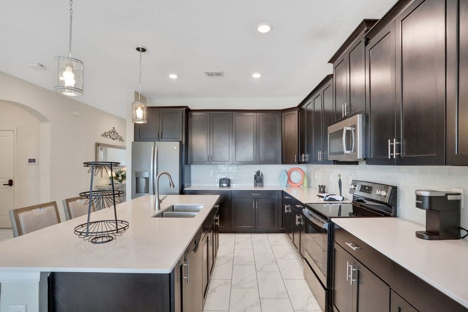 House, 6 Bedrooms | Private kitchen | Fridge, oven, toaster