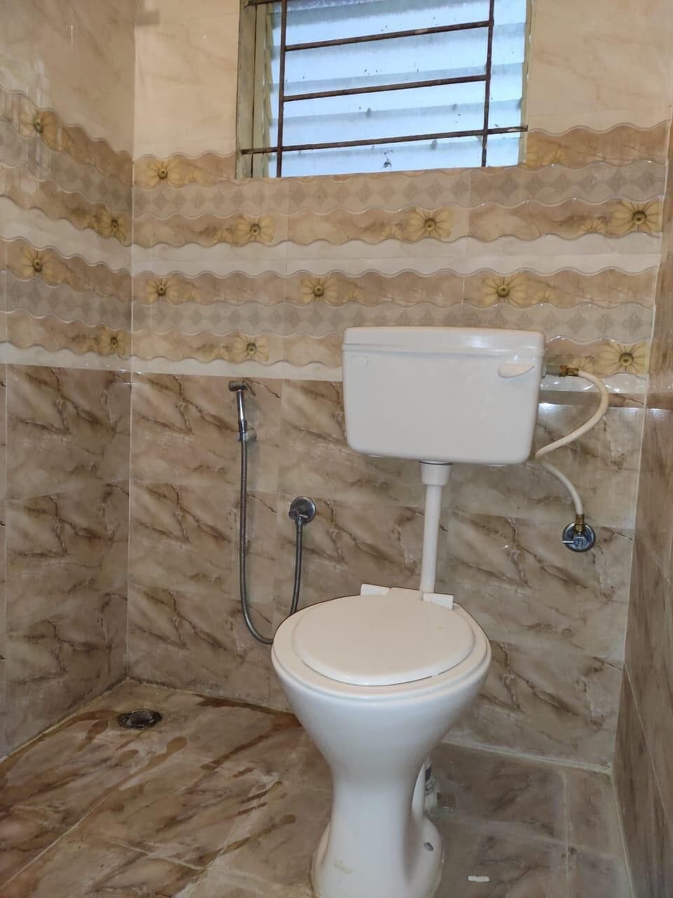 Deluxe Double Room | Bathroom | Shower, free toiletries, towels, soap