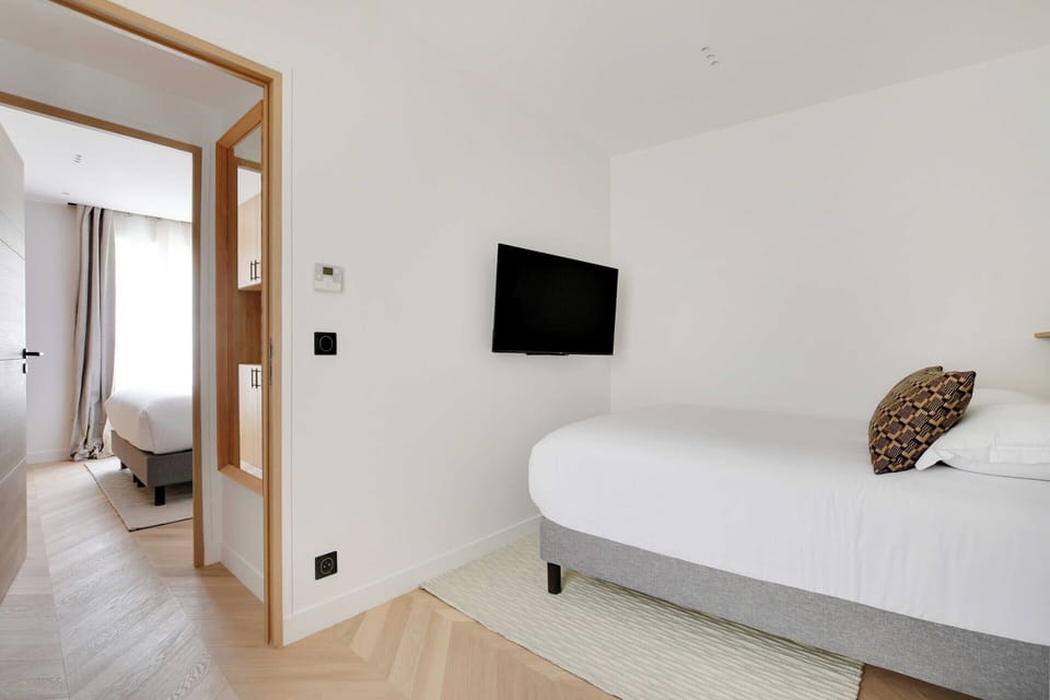 Apartment | 3 bedrooms, laptop workspace, iron/ironing board, bed sheets