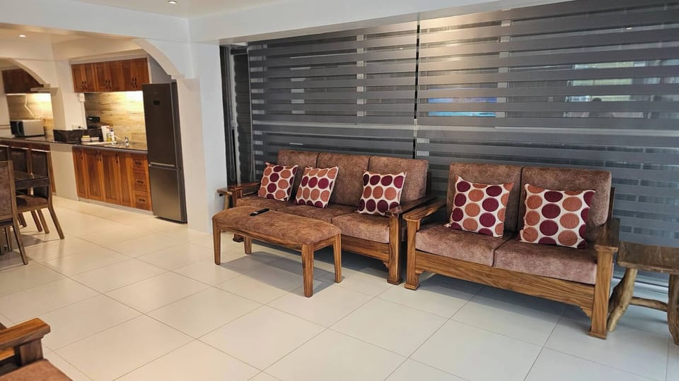 Apartment, 2 Bedrooms, Accessible, Smoking | Lounge