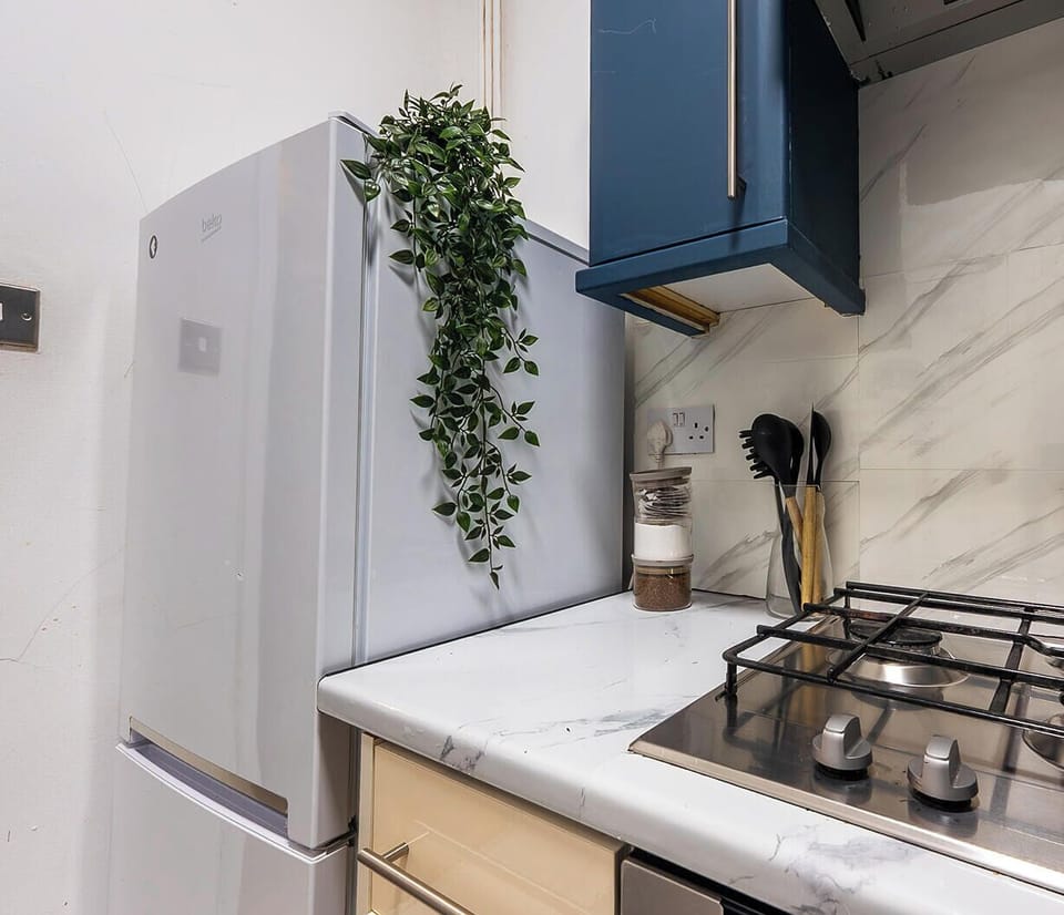 House, 2 Bedrooms, Fireplace, Garden View | Private kitchen
