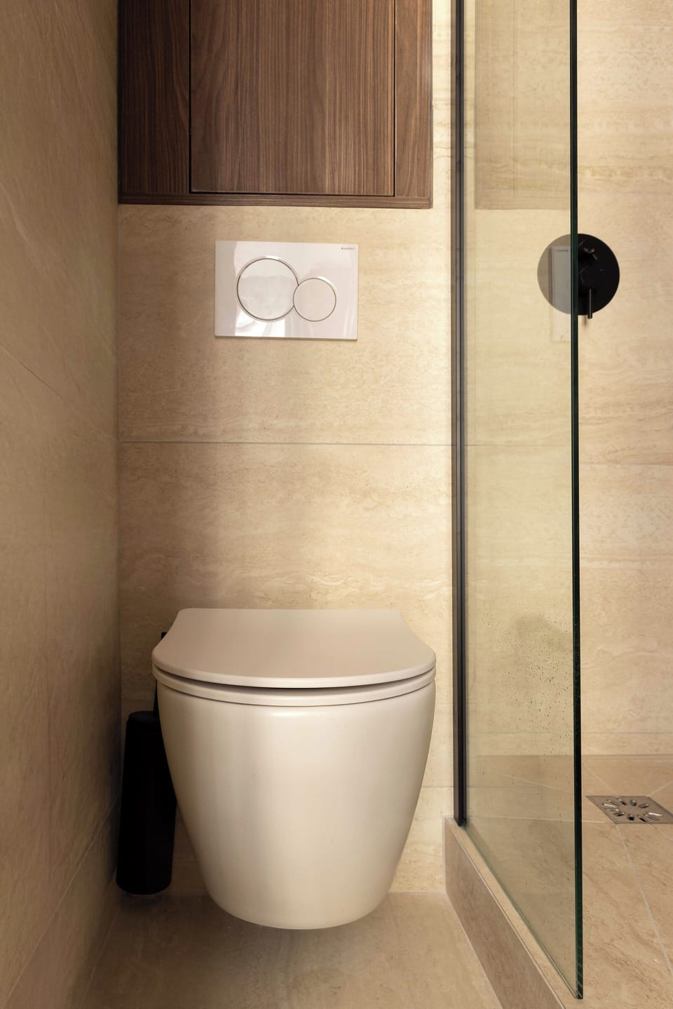 Apartment | Bathroom | Hair dryer, towels, shampoo
