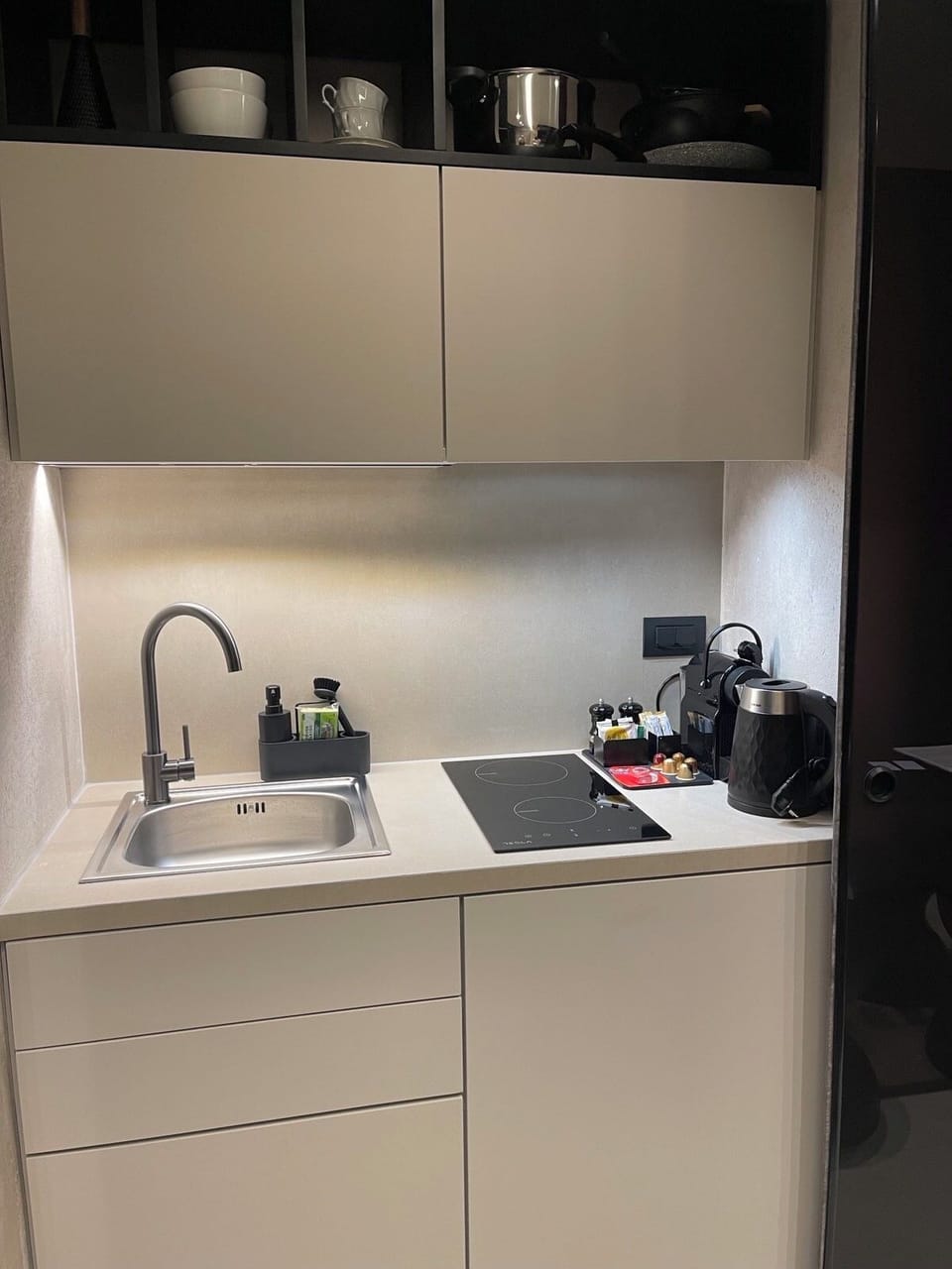 Deluxe Suite, 2 Bedrooms, Sauna | Private kitchen | Fridge, microwave, stovetop, espresso maker