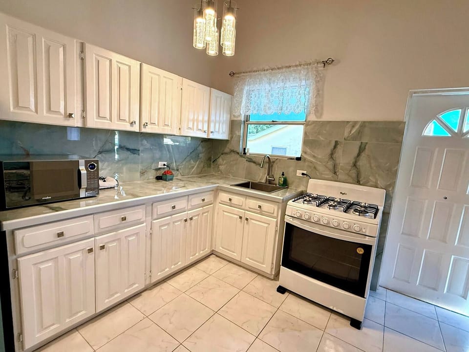House, 3 Bedrooms, Patio | Interior