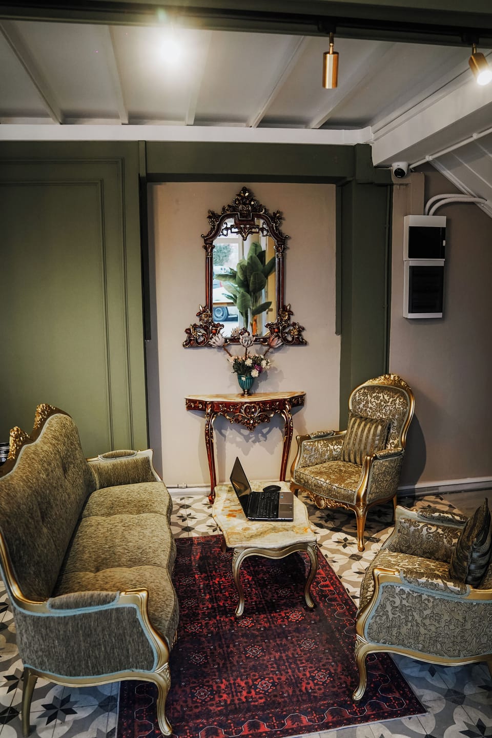 Lobby lounge