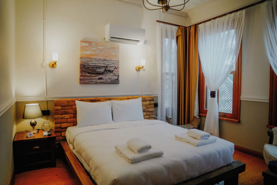 Deluxe Double Room | Select Comfort beds, laptop workspace, WiFi (free), bed sheets