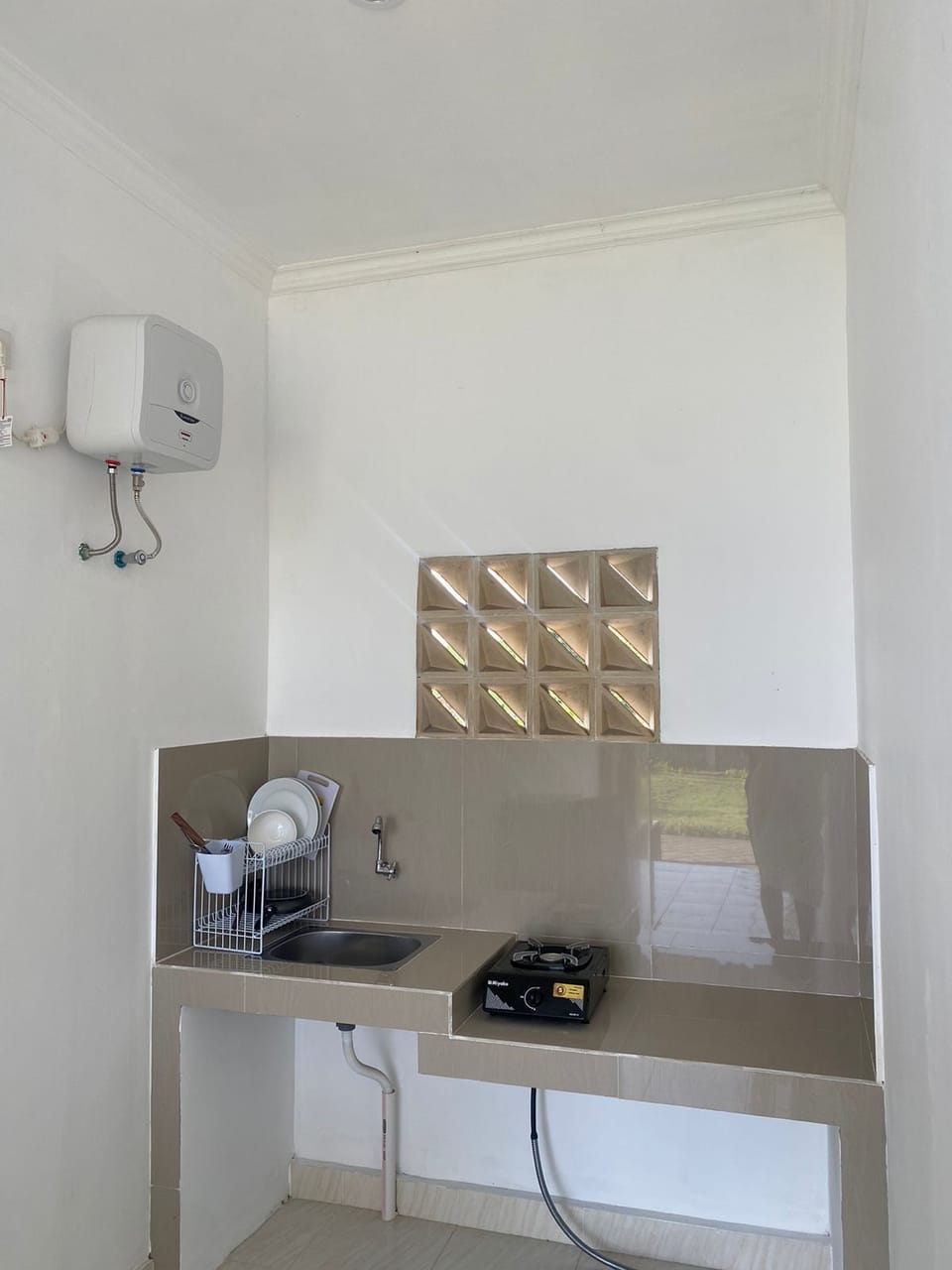 Deluxe Single Room, Courtyard View | Private kitchen | Fridge, stovetop, electric kettle, cookware/dishes/utensils