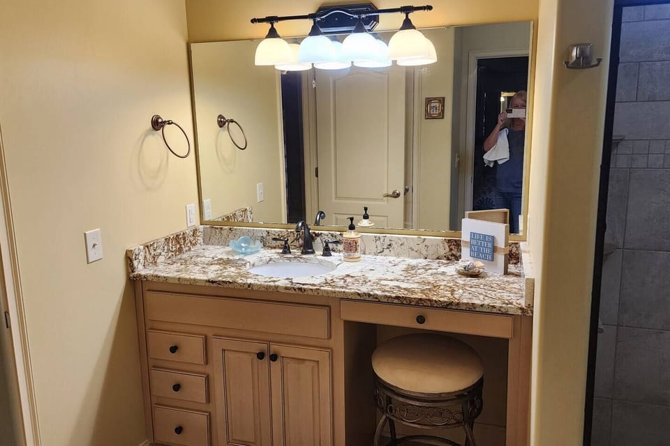 Downstairs bathroom with granite vanity