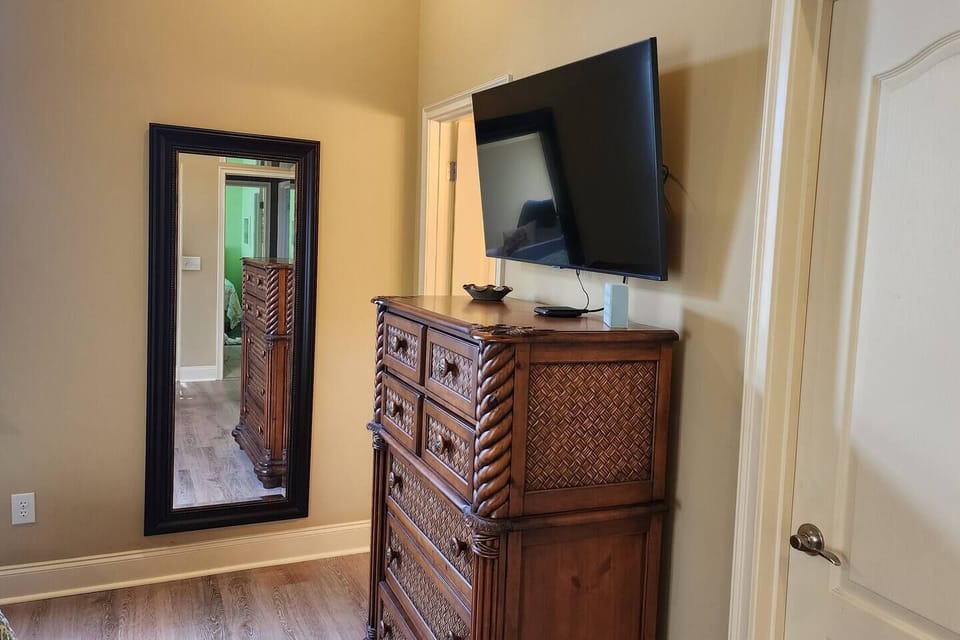 Upstairs bedroom 