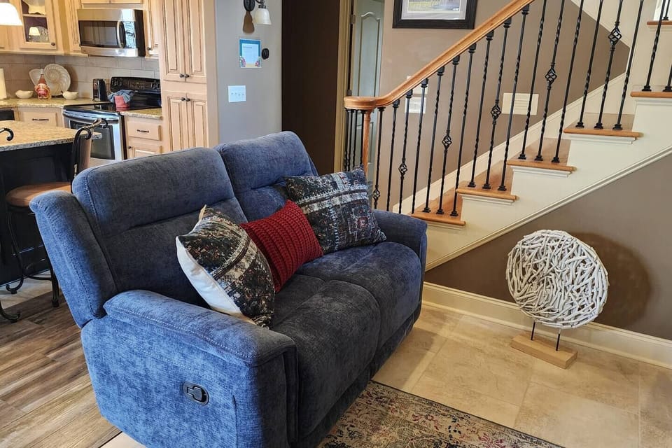 Great room with double recliner 