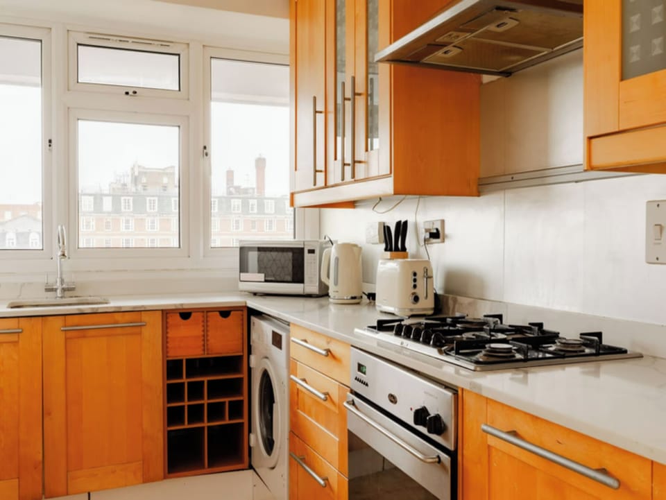 Apartment, 2 Bedrooms, Smoking, City View | Interior